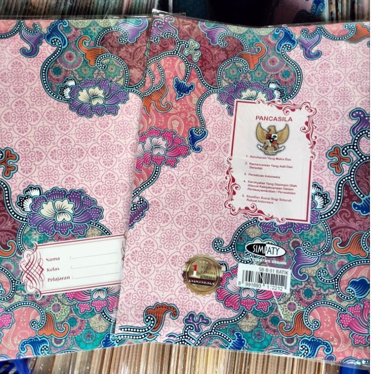 

(V4R5) ( 1 Pack = isi 20 Lembar )SAMPUL BUKU MOTIF BATIK //Stock@banyak