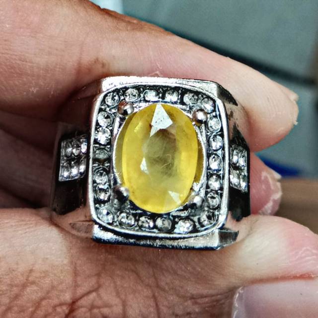 Yakut yellow safir