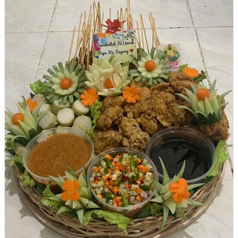 

Sate Tumpeng 50 Tusuk, Lontong dan Ayam Goreng Tepung