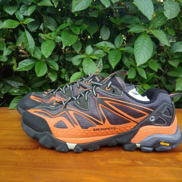 sepatu gunung MERRELL CAPRA LOW GTX