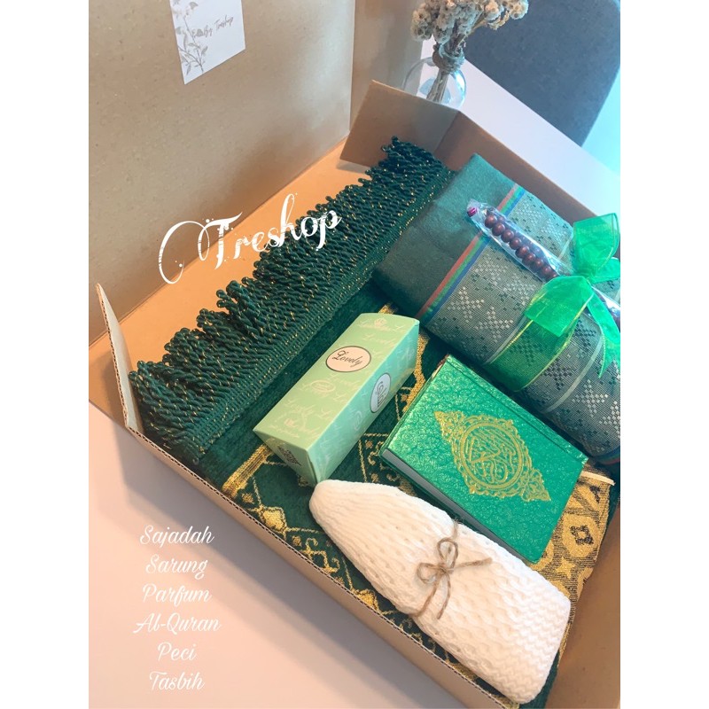 

Hampers Sarung Sajadah|Kado Ulang Tahun Cowok|Wedding Gift|Wisuda|Hampers lebaran|Parcel idul fitri
