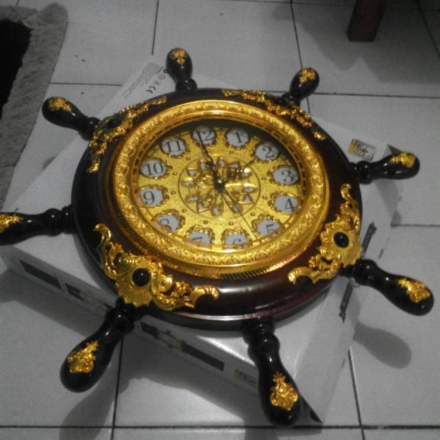 Jam dinding motif nahkoda kapal
