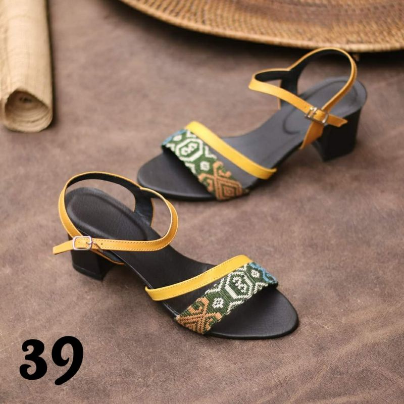 BLOCK HEELS, SEPATU HAK KOTAK, HEELS KOTAK, HEELS BESAR, HAK TAHU, SEPATU TENUN NTT, SEPATU ETNIK