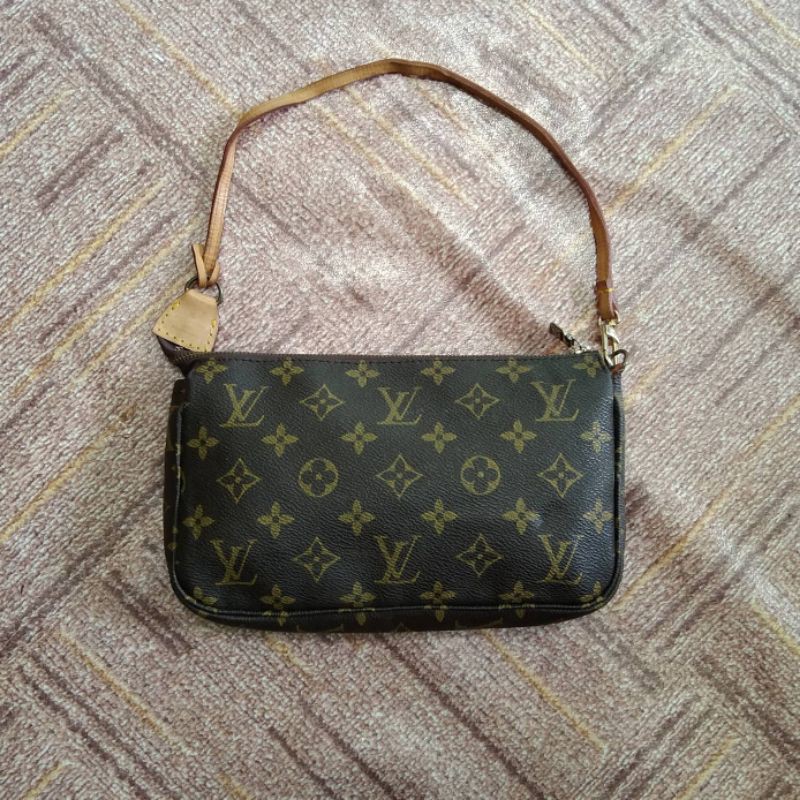 Tas LV Louis Vuitton Pouch Bag Preloved Second Branded