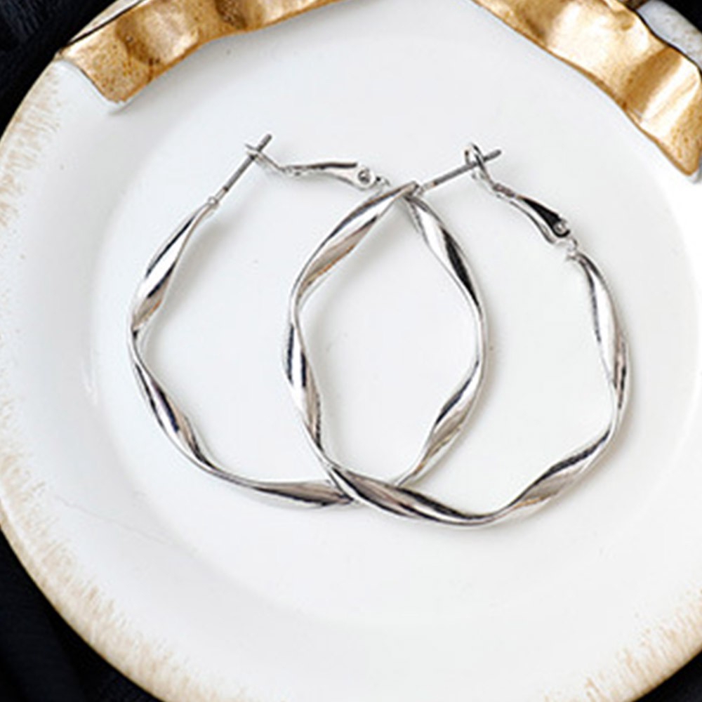 Anting Bulat Besar Warna Gold / Silver Untuk Wanita