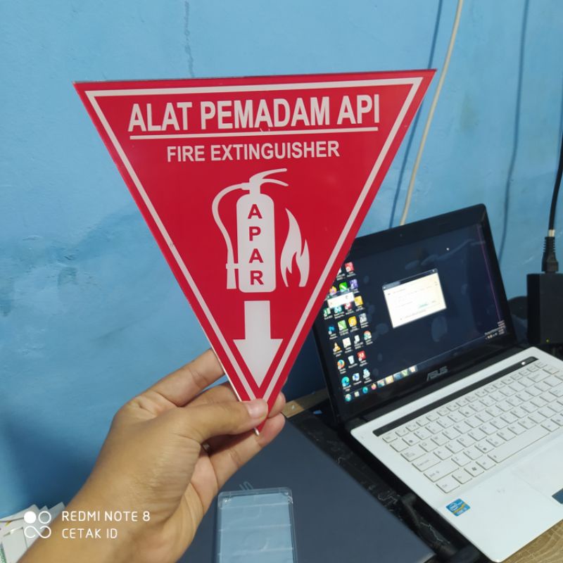 

Akrilik APAR 20cm x 20cm