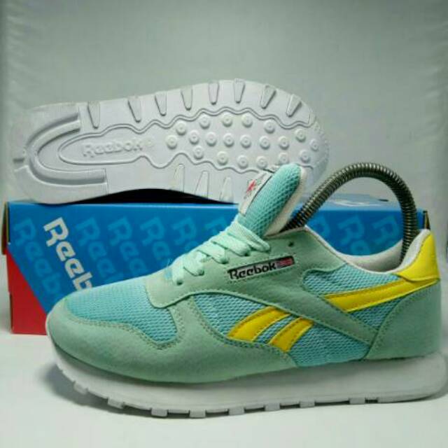 terjual obral sepatu lari reebok run supreme green 