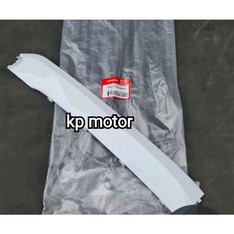 Tutu lantai kiri cover under L side scoopy 2018-2020 putih ori