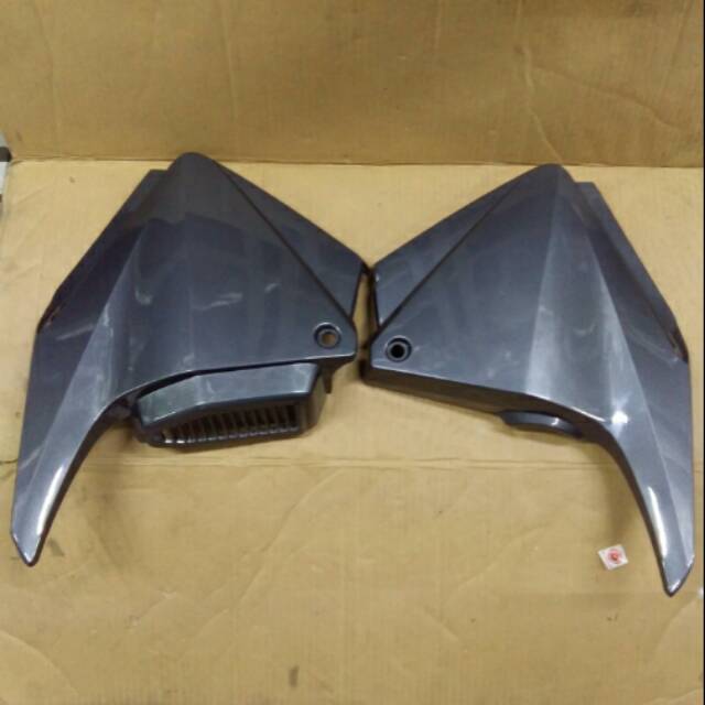 Cover Aki megapro monoshock 2010 grey metalic