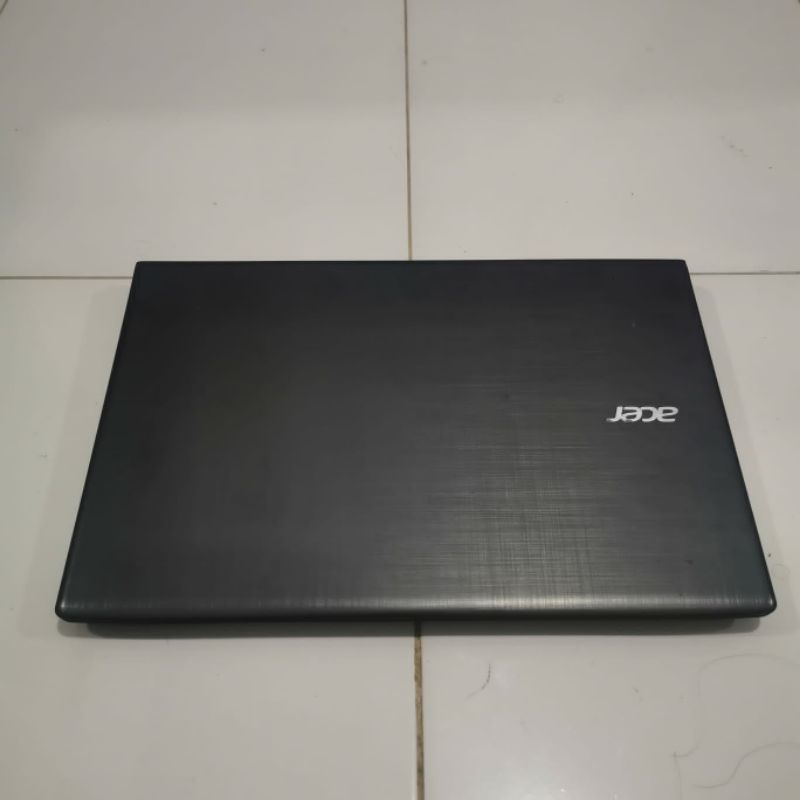 Laptop Acer Aspire E5-575 Cor i3-6006U Layar 15 inc HD Graphic 520 Windows 10