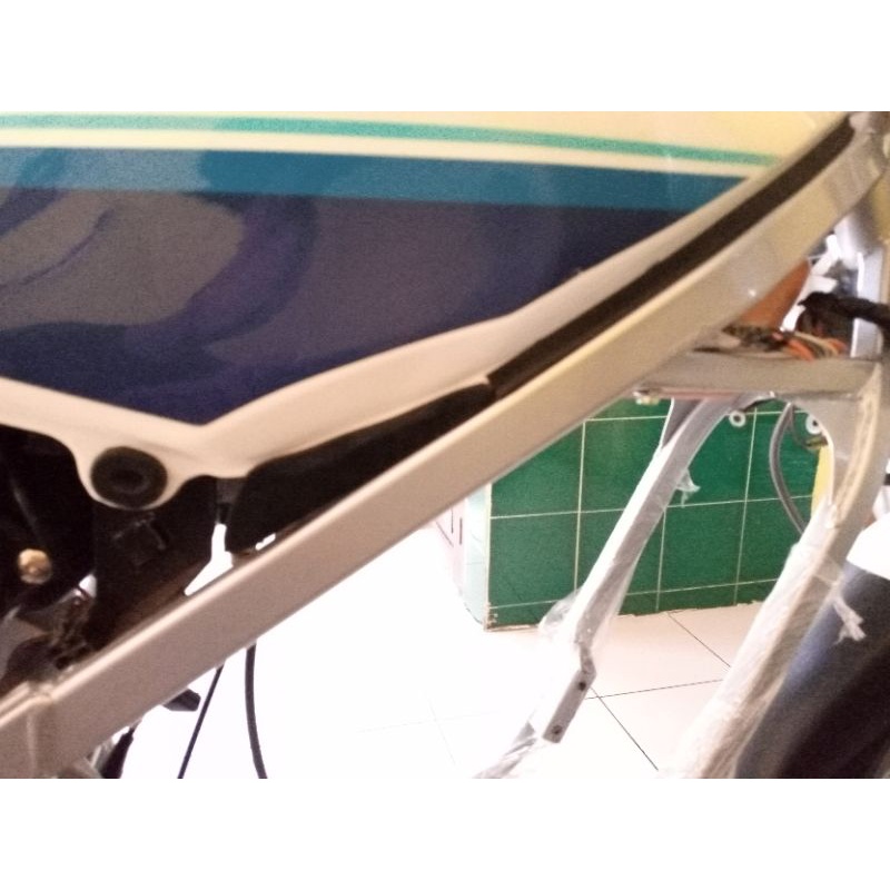 karet lis tangki rgr karet pelindung tengki all suzuki rgr150