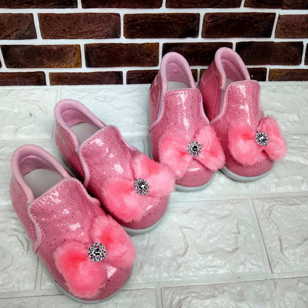 [TAMAN SEPATUKU] SEPATU TRENDY MURAH ANAK PEREMPUAN BERKILAU PITA BULU  SOL BUNYI CIT-CIT 1 2 3 TAHUN CAX41