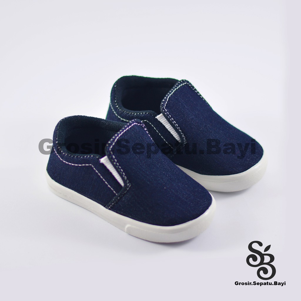 sepatu anak slip on laki-laki levis hitam murah