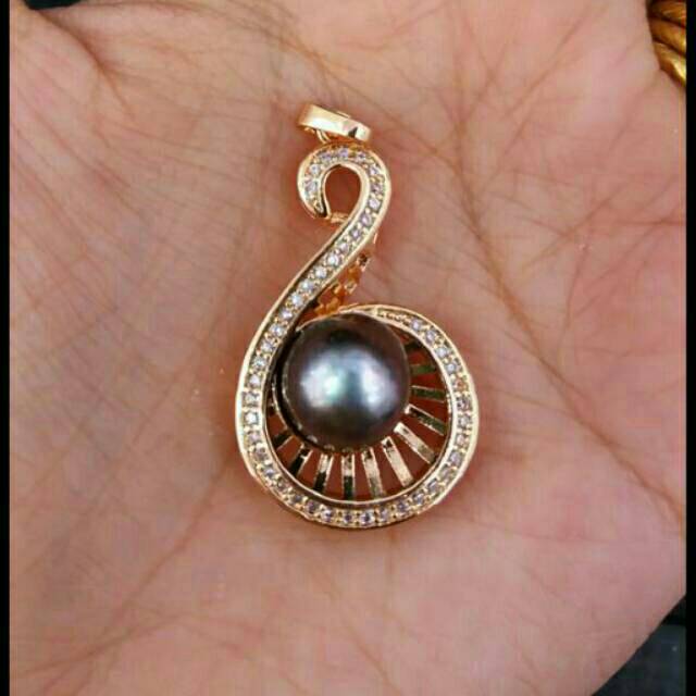 Liontin saja dgn mutiara tawar warna hitam