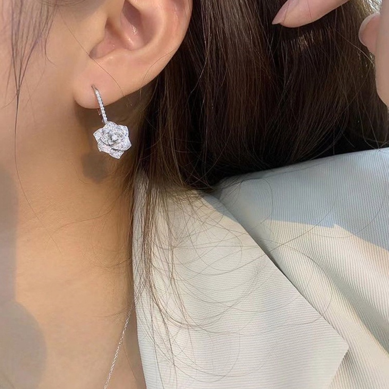 Anting Bentuk Bunga Aksen Cubic Zirconia Bling Untuk Wanita