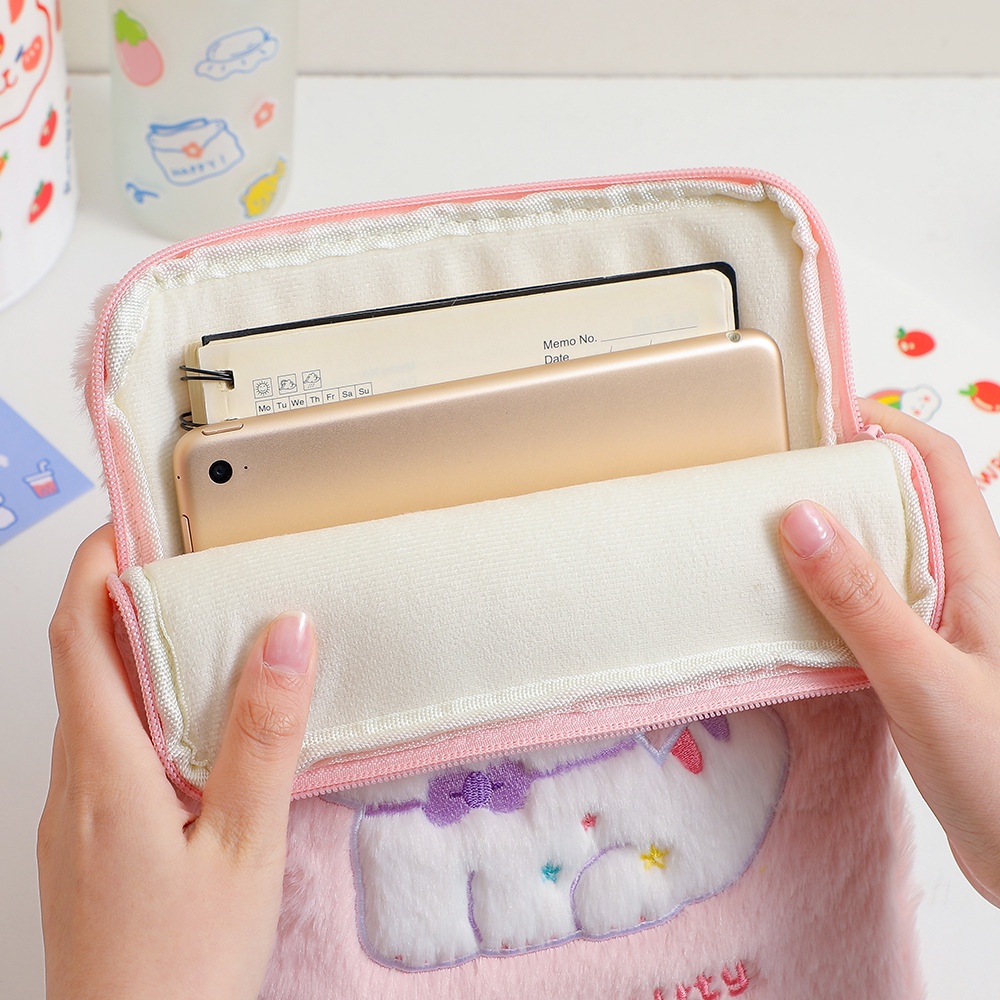 Sleeve Tempat Penyimpanan Ipad atau Tablet Bulu Karakter Kitty Sleeve Pouch Import Kado ultah anak Perempuan