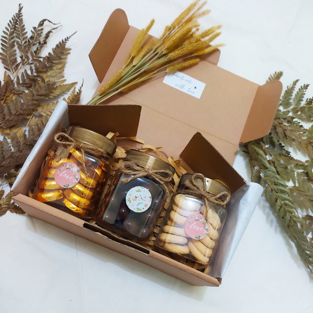 (MOHON BACA DESKRIPSI) HAMPERS COKELAT CUSTOM HAMPERS PERMEN SNACK BINGKISAN HARI RAYA KADO WISUDA ULANG TAHUN PARCEL COKLAT HAMPERS RAMADHAN HAMPERS IDUL FITRI NATAL IMLEK TAHUN BARU VALENTINE