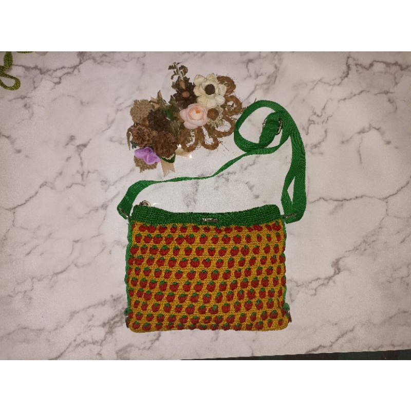 TAS STRAWBERRY RAJUT