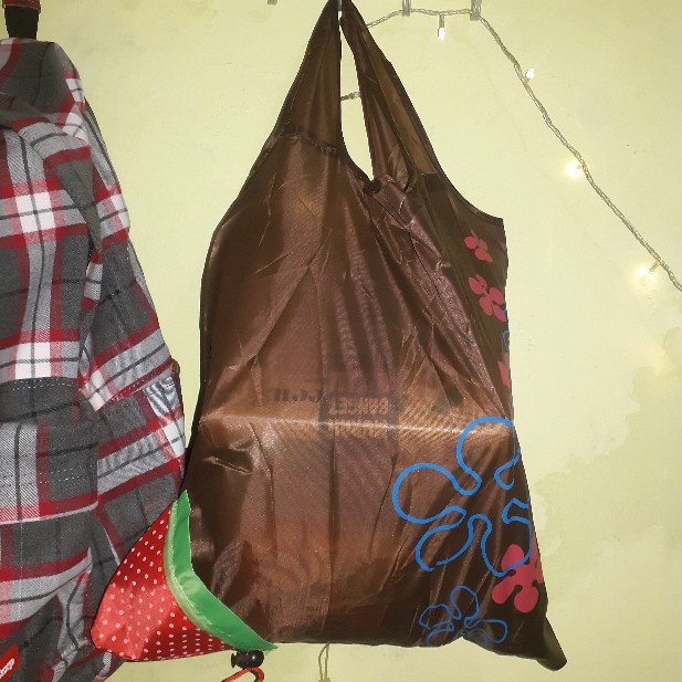 Travelmate Tas Belanja Serbaguna Lipat Strawberry Baggu Bag Bisa Jadi Besar