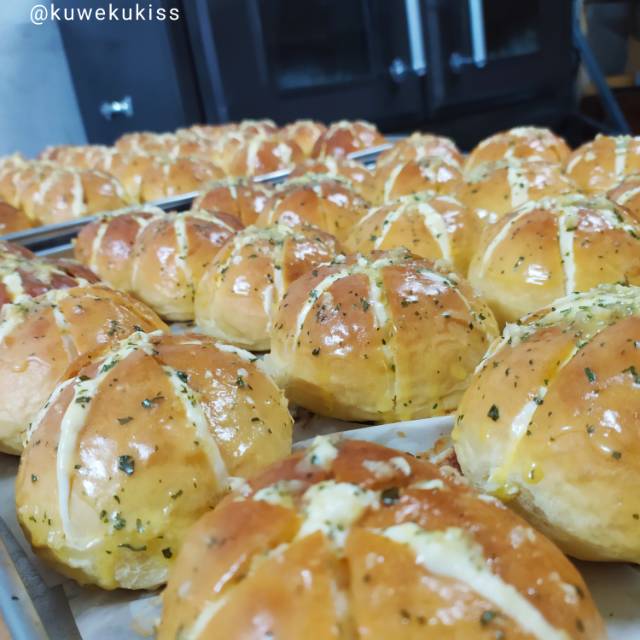 

Korean garlic bread with cream cheese