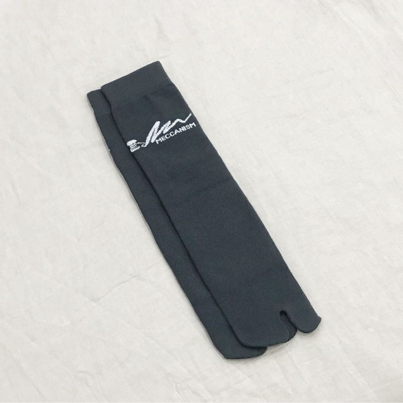 Kaos Kaki Meccanism Abu Tua by Zaskia Mecca
