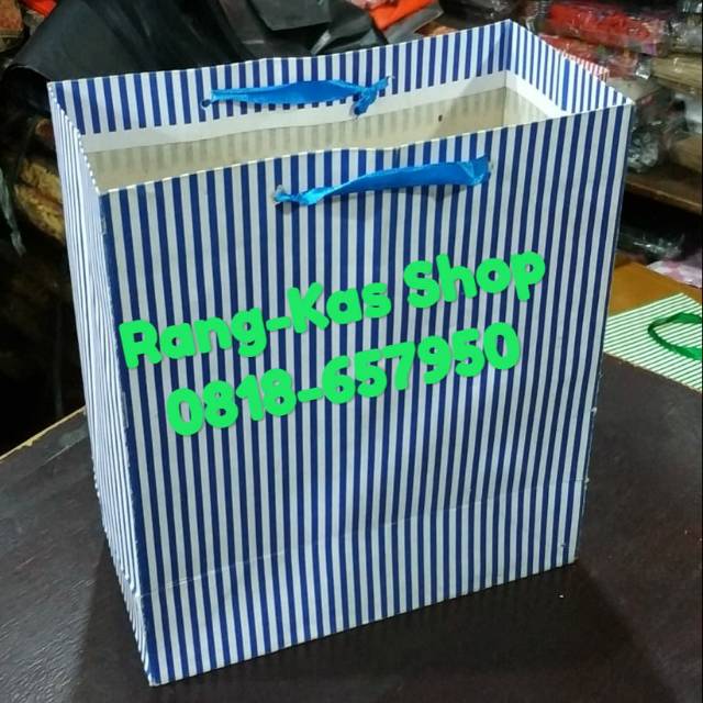 

Paper bag Garis Biru Buku doff