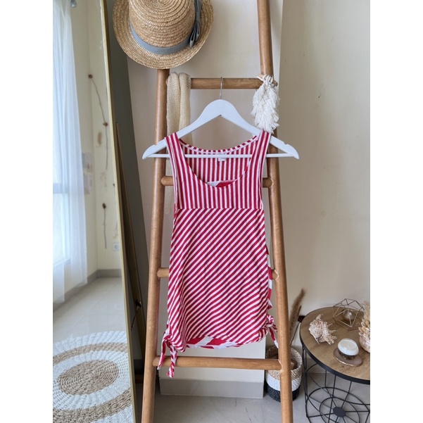 Baju Olahraga Merah Belang Preloved | Thrift Shop