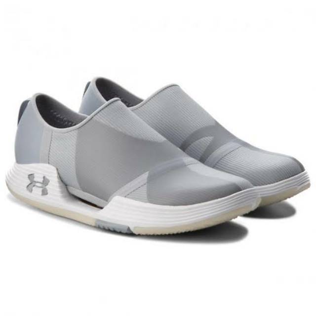 SEPATU TRAINING

UNDER ARMOUR WMNS SPEEDFORM AMP 2.0 SLIP ON