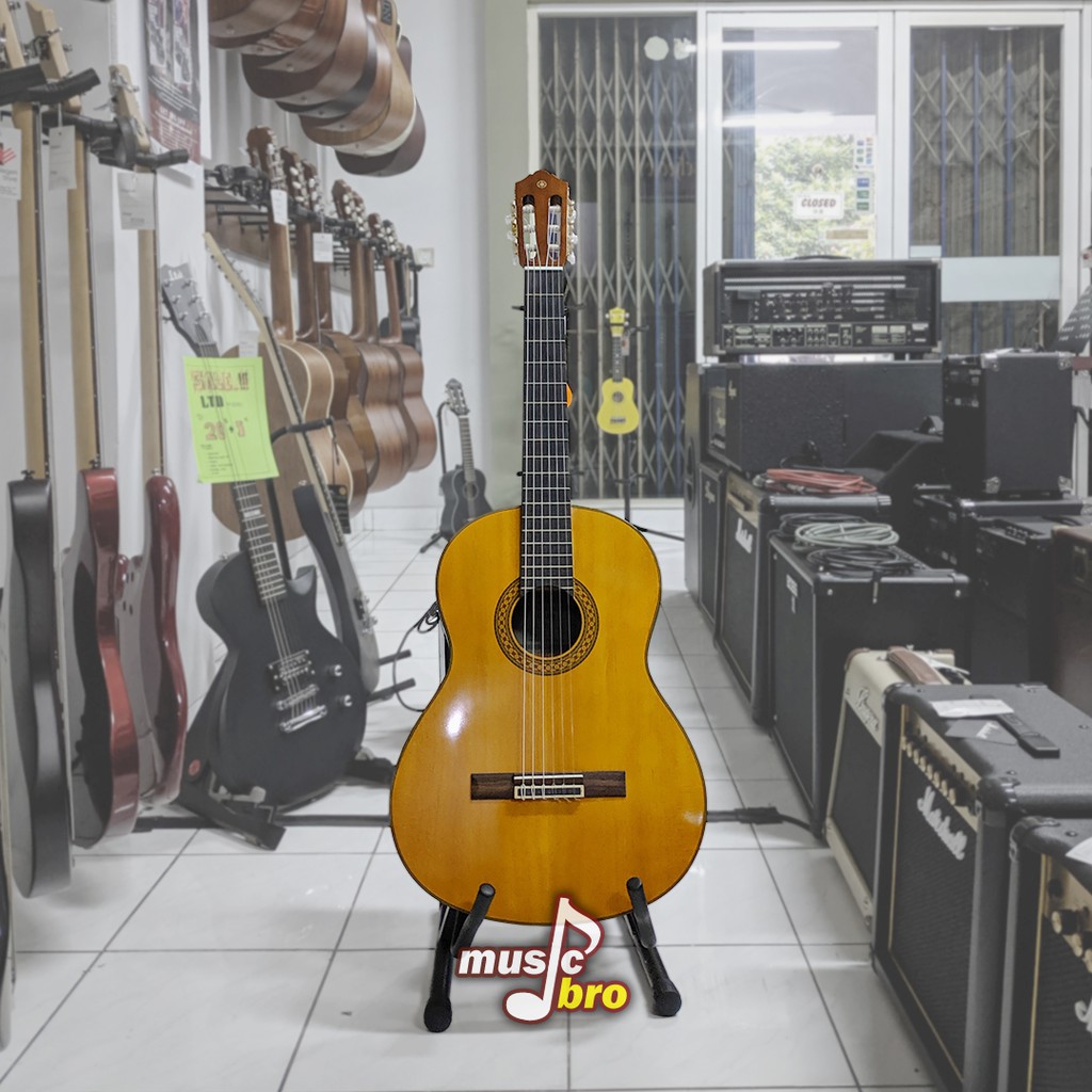 Yamaha C390 Classical Guitar