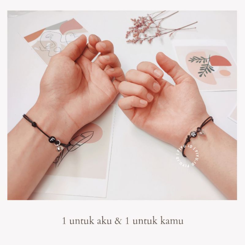 2 PCS/1 SET GELANG MAGNET HURUF BULAT / GELANG COUPLE PASANGAN