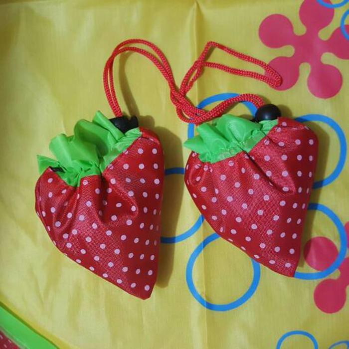 Souvenir Strawberry Bag (Suvenir Tas Lipat Stroberi)