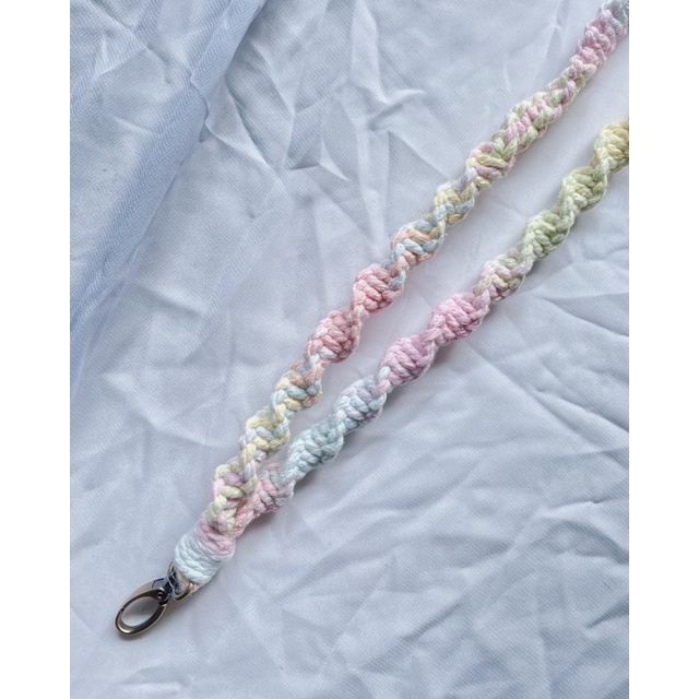 

Tali-Tali Macrame Lanyard .Om-bre. - Gantungan name tag macrame handmade warna pelangi 75 cm