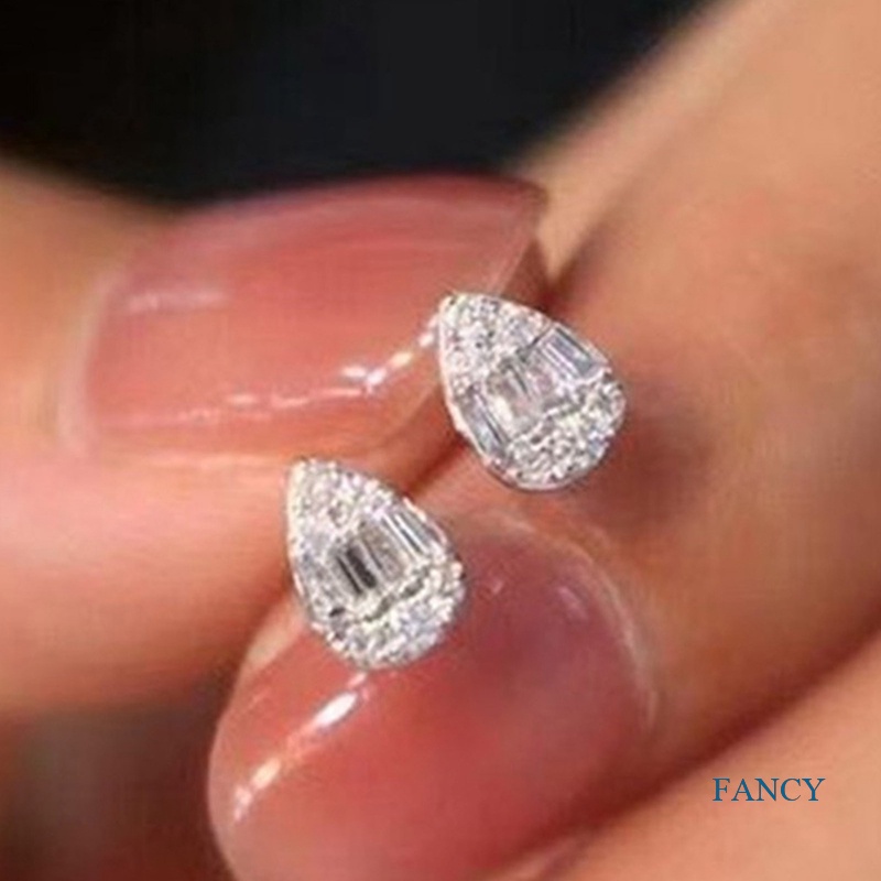 Anting Stud Bentuk Tetesan Air Warna Silver Aksen Kristal Kubik Zirkonia Untuk Wanita