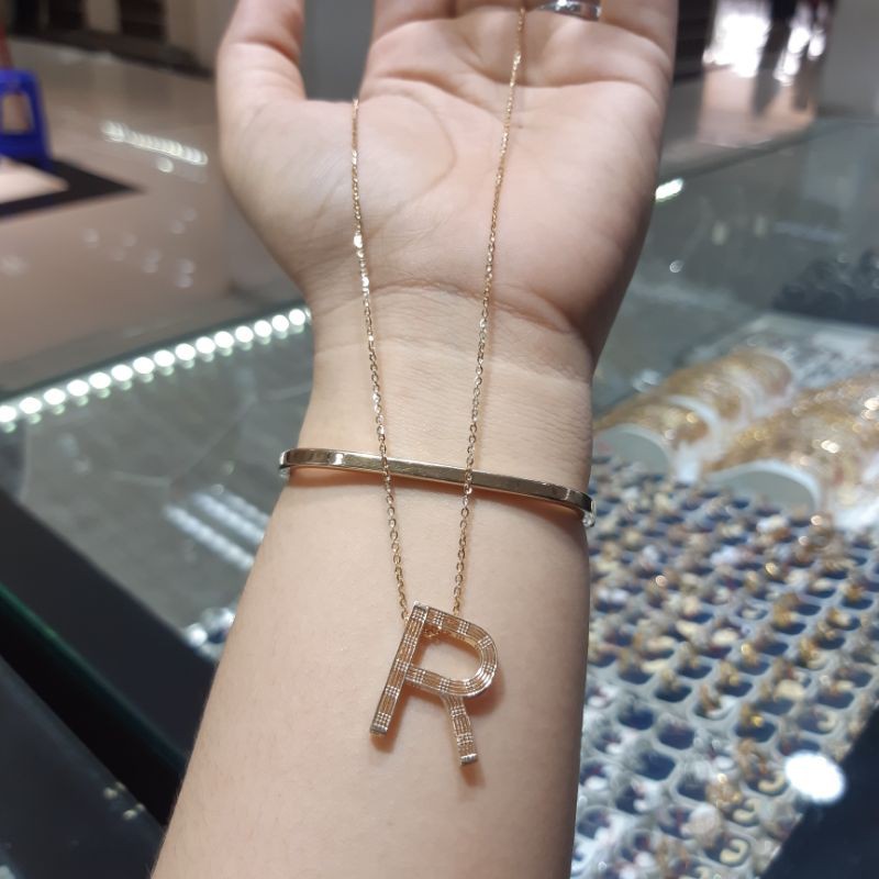 kalung alpha Bold inisial R