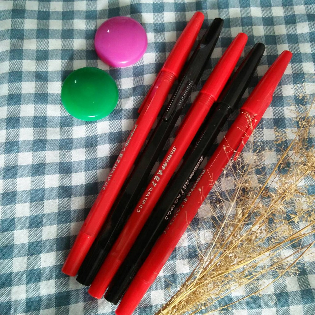 

Pulpen Pen Bolpoin Bolpen Ballpoint Standart Standard AE7 AE-7 Hitam