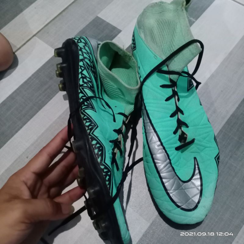 sepatu bola bekas second original