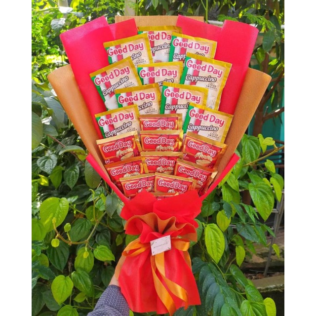 (B) Buket MERAH GOLD GOODDAY CAPPUCINO DAN MOCCACINO COWO KEREN/paket/bingkisan Snack Ulang Tahun/Ultah/ Wisuda/Kado/Hadiah Pacar/sahabat/Sidang skripsi/seminar/santunan anak yatim