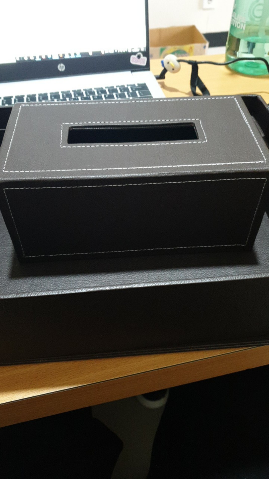 Keranjang Aqua Gelas Botol Multifungsi 2 In 1 + Nampan Tray Kulit Sintetis Tempat Air Mineral Gelas