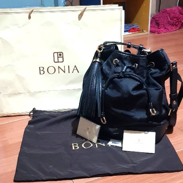 Bonia tas bahan kanvas motiv black army model serut preloved