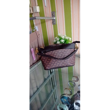 Tas selempang MK
