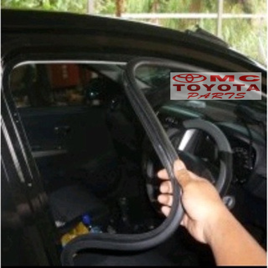 Karet Body Pintu Innova 62311-0K030 62312-0K030 62331-0K030 62332-0K030