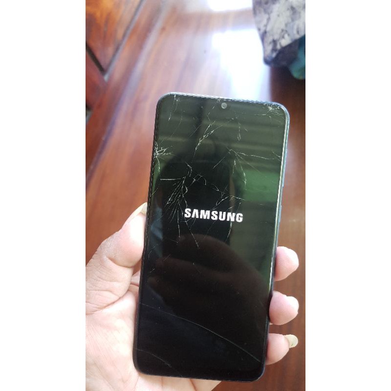 lcd samsung a50 retak normal