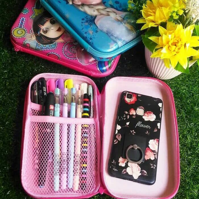 

kotak pensil dengan cover hardcase.