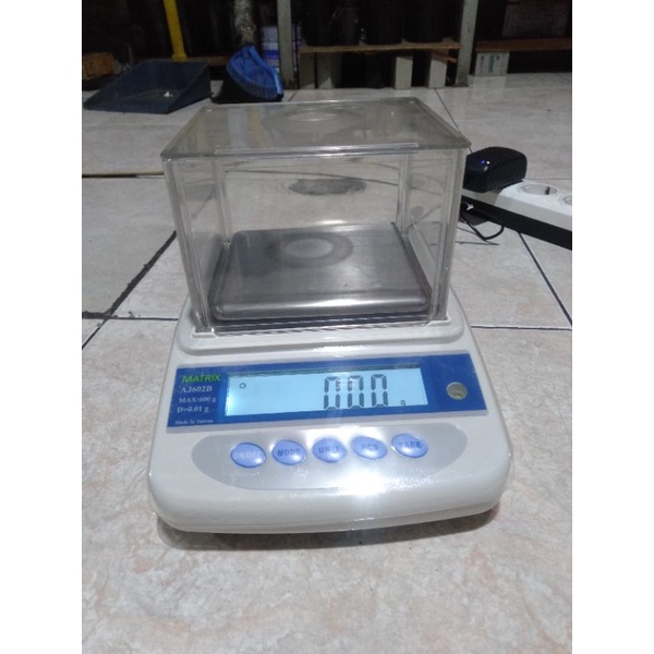 Timbangan Analitik 1000g x 0.01g Matrix