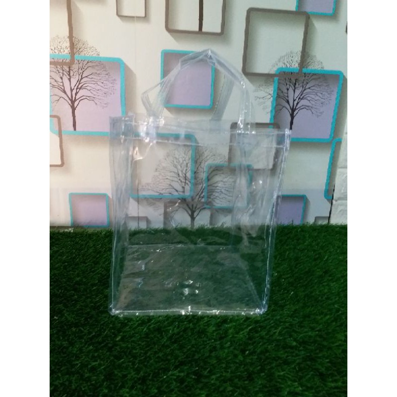 

TAS FULL PLASTIK MIKA BENING / HAMPERS / SOUVENIR / MIKA TEBAL ( P 50 L 30 T 50)