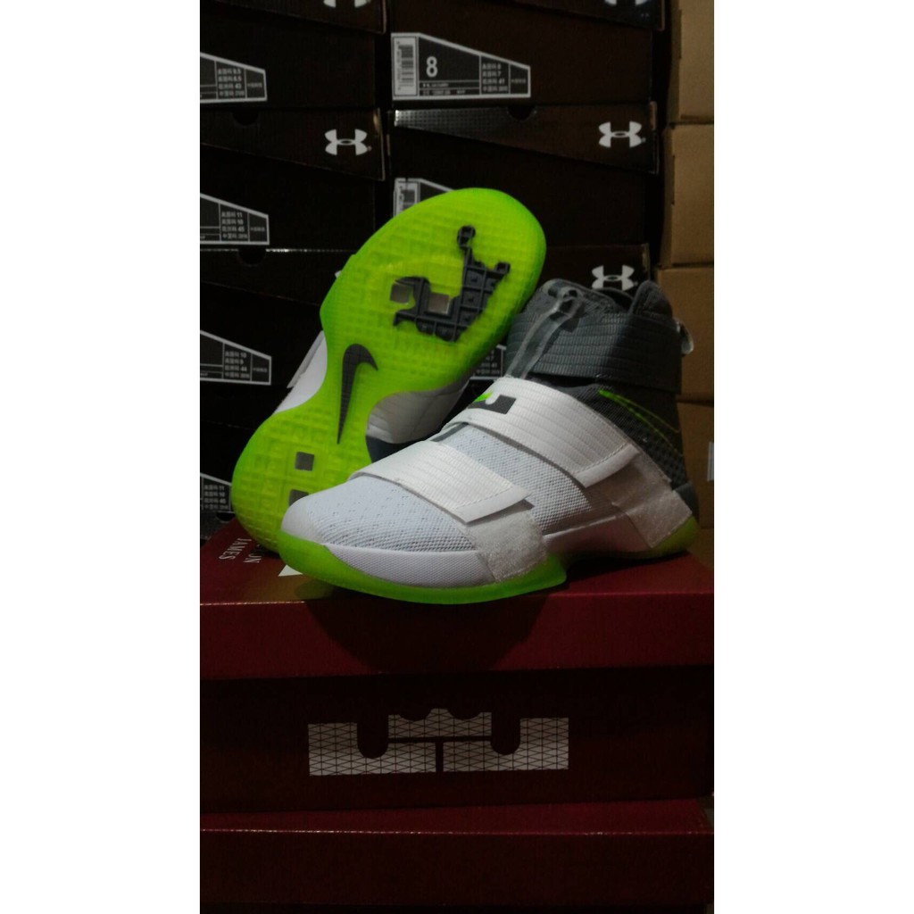 Sepatu Basket KuliahSepatu Basket Nike Lebron Zoom Soldier 10 Dunkman