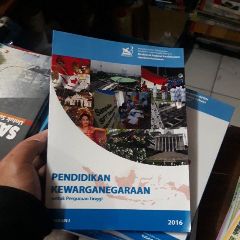 

buku Pendidikan Kewarganegaraan untuk perguruan tinggi cetakan pertama 2016 Direktorat Jenderal pembelajaran dan kemahasiswaan