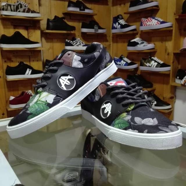 SEPATU AWESOME OZ FLORAL