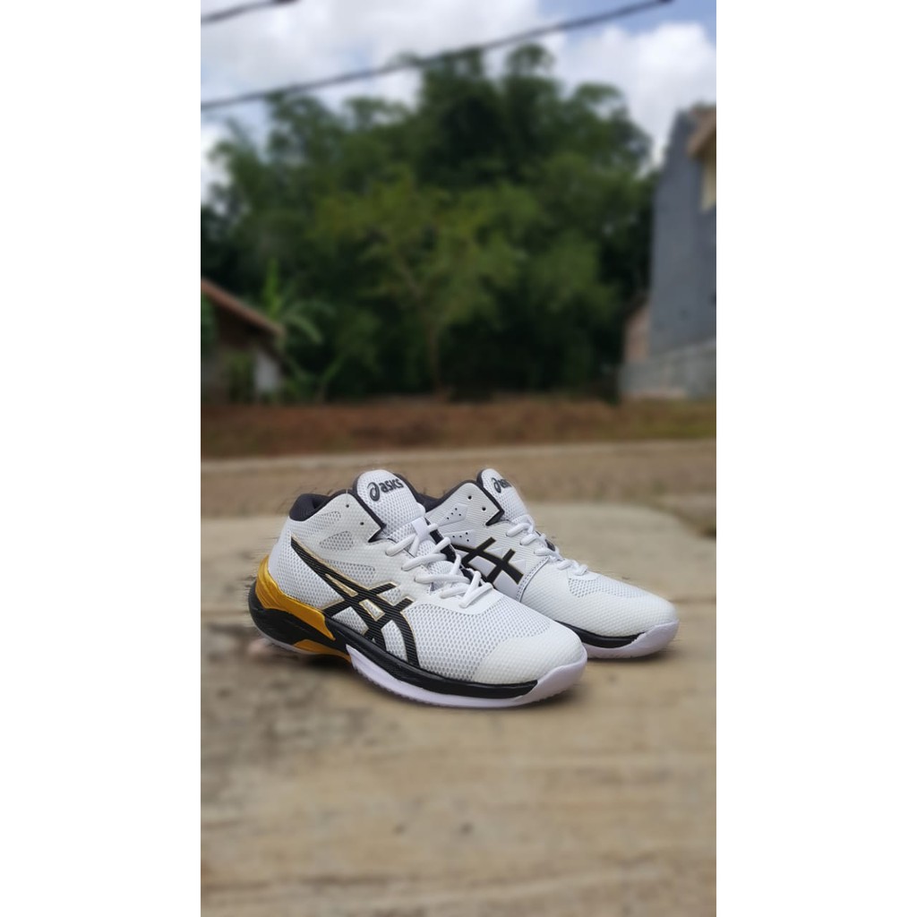 Sepatu volly asics
