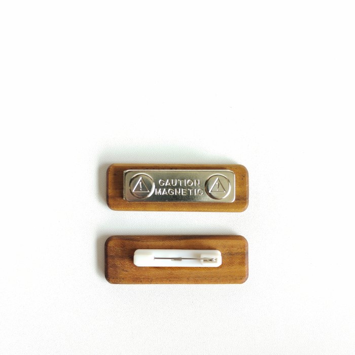 

Mantap Name/Pin Tag Kayu Custom Grafir Nama & Logo Pin Tag Cafe & Restaurant Terbatas